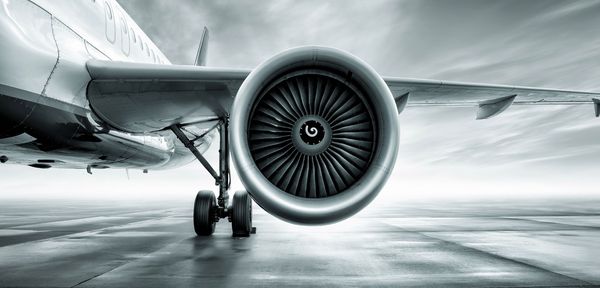 Steinmeyer Miniaturkugelgewindetriebe für Luft- & Raumfahrt Anwendungen - Flugzeug