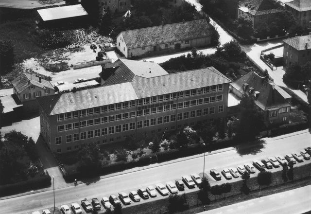 Fabrikgebäude um 1970