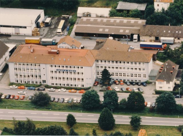 Fabrikgebäude um 1990